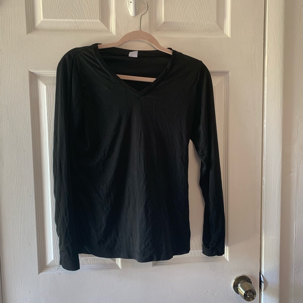 2 long sleeve black shirts
